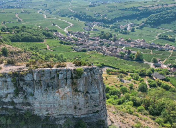 Bourgogne-Franche-Comté : Quand les Beaux Villages Riment avec Grandes Appellations